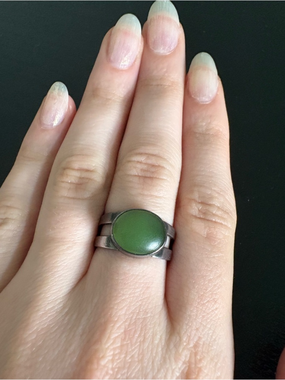 Vintage Sterling Green Gemstone Ring - Picture 3 of 8